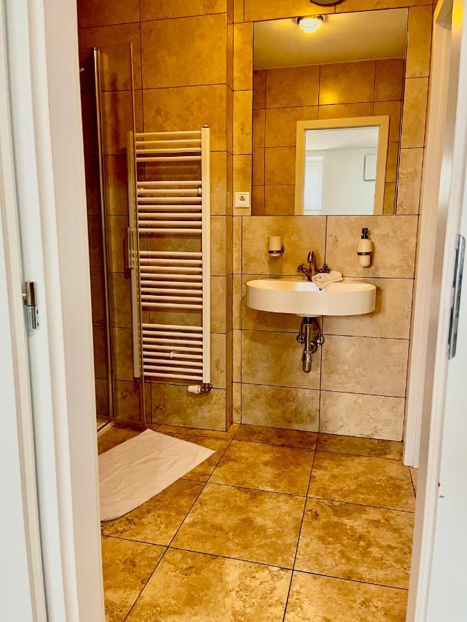 Underground Apartment Bratislava-Nivy מראה חיצוני תמונה